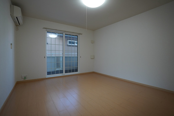 居室・リビング　同じ建物の別のお部屋