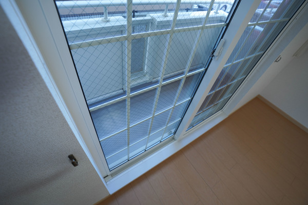 バルコニー　同じ建物の別のお部屋