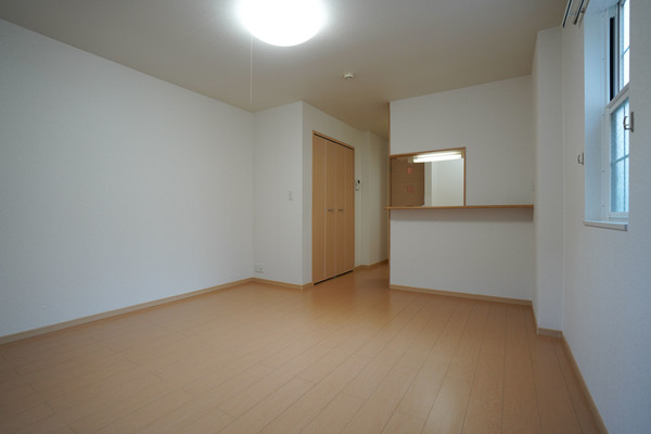 居室・リビング　同じ建物の別のお部屋