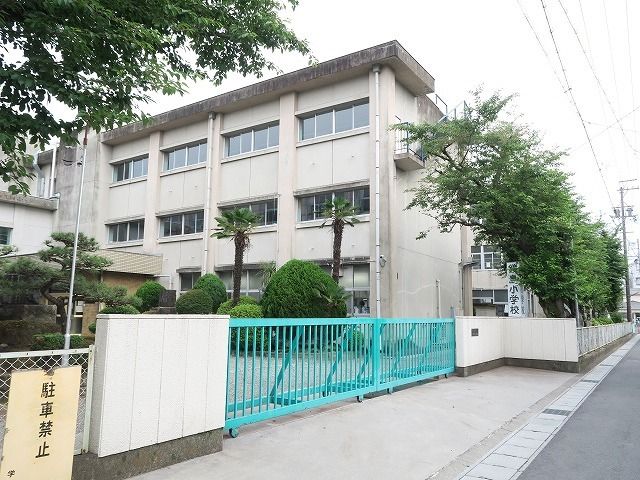 小学校　岐阜市立鏡島小学校（小学校）まで800m