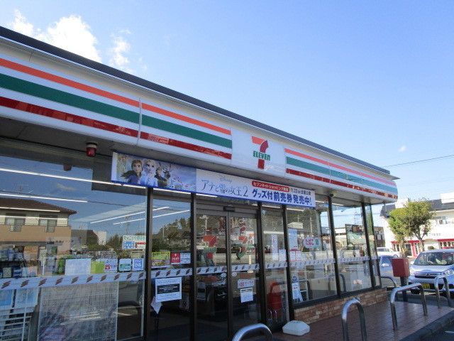 コンビニ　セブンイレブン（コンビニ）まで590m