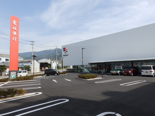 銀行　伊予銀行三島支店（銀行）まで402m