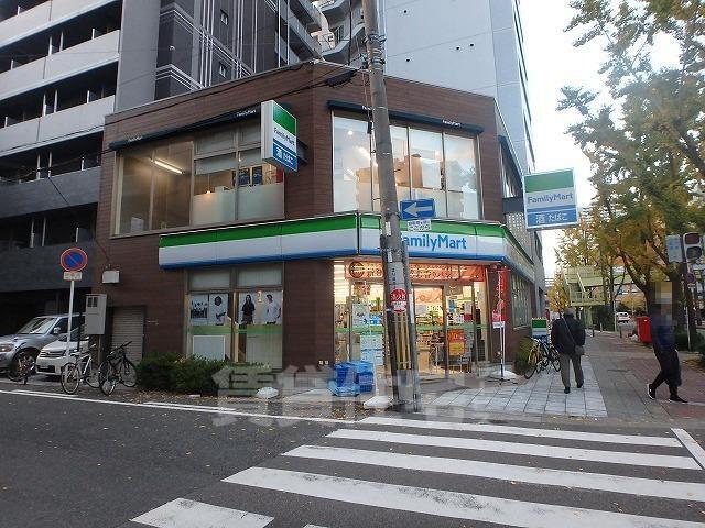 コンビニ　ファミリーマート　江戸堀二丁目（コンビニ）まで112m
