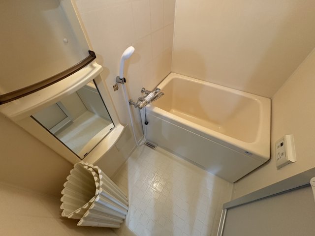 バス・シャワールーム　コンパクトで使いやすいお風呂です