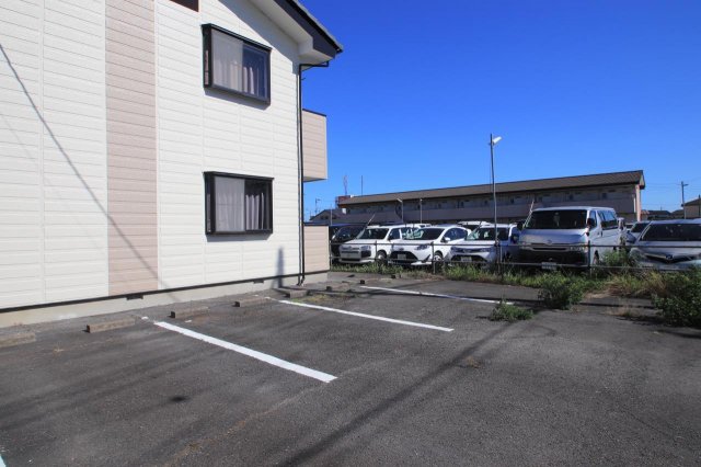 エントランス　敷地はゆったりとしたスペースがあります。