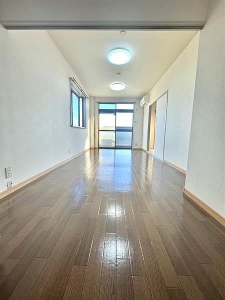 居室・リビング　10帖を超えるリビングでお部屋作りが楽しいですね！