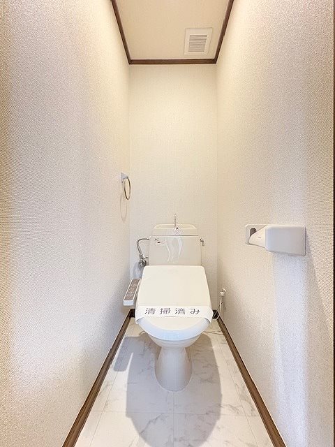 トイレ　トイレには快適な温水洗浄便座付