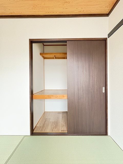 収納　押入付きで布団などが収納できます