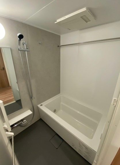 バス・シャワールーム　参考写真左右反転タイプ