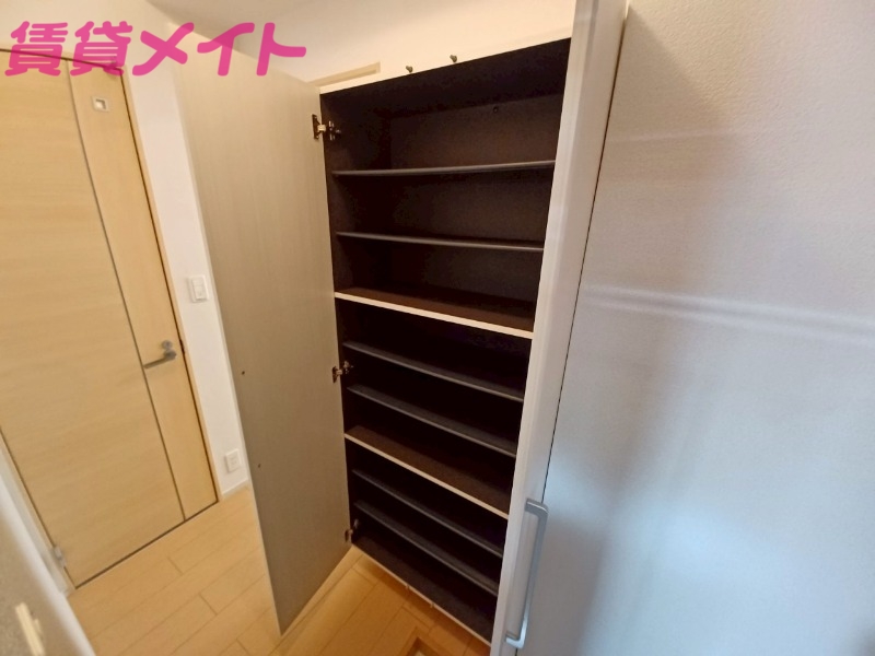 収納　同型参考写真