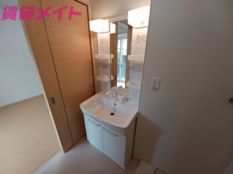 洗面設備　同型参考写真