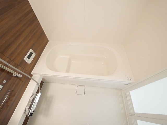 バス・シャワールーム　落ち着いた空間のお風呂です