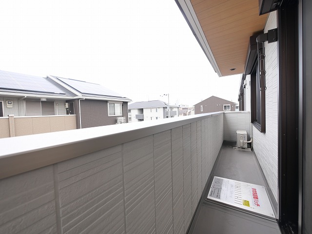 バルコニー　外からの目が気にならないバルコニーで洗濯物が干せます