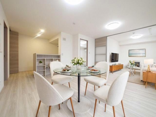 居室・リビング　CGで家具等を配置したもので家具等は含まれません