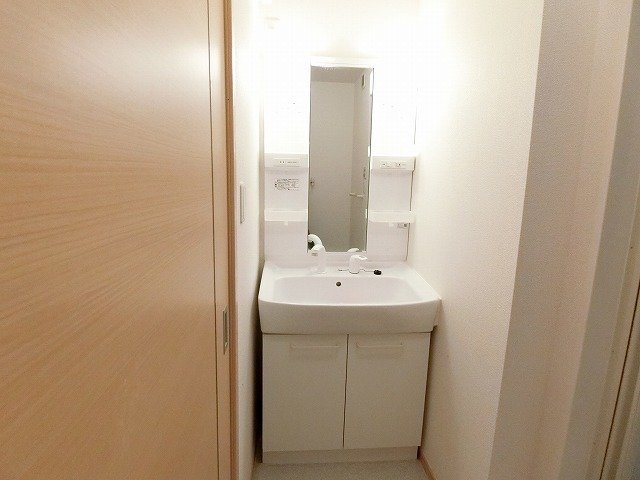 洗面設備　使いやすい洗面所です