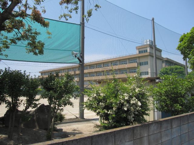 中学校　東中学校（中学校）まで700m