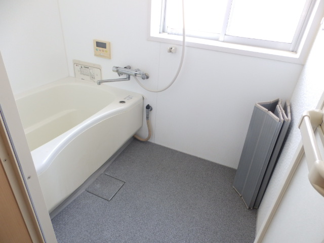 バス・シャワールーム　窓が嬉しいですね