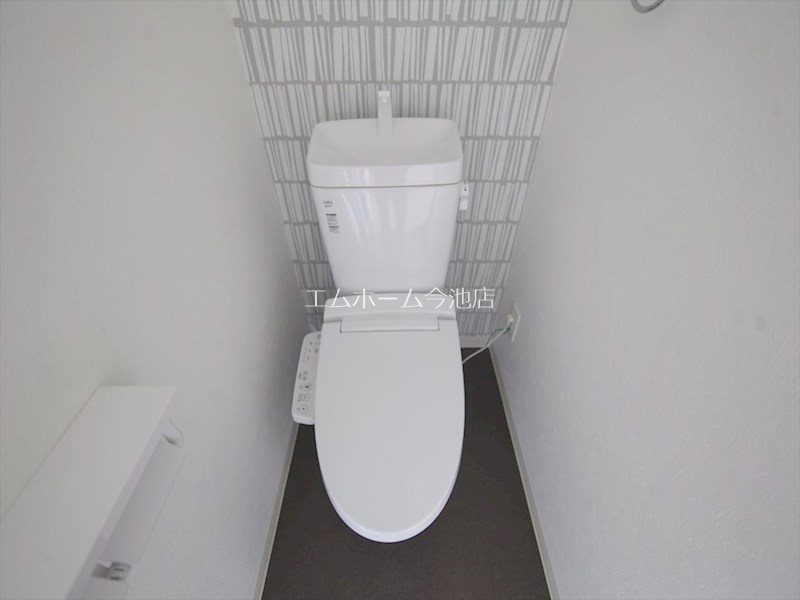 トイレ　温水洗浄便座付トイレ