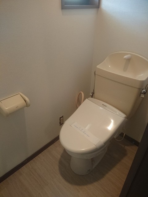 トイレ　温水洗浄便座