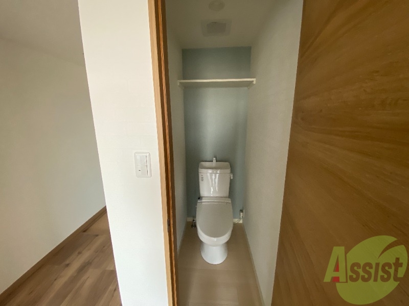 トイレ　トイレはウォシュレット機能付きです。安心して使用できますね。