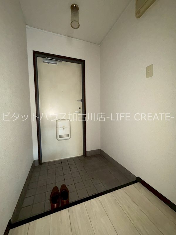 玄関　写真は103