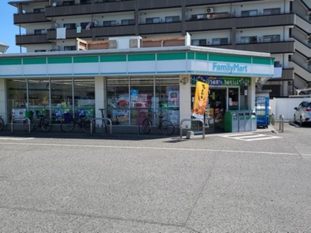 コンビニ　ファミリーマート泉大津穴田店（コンビニ）まで681m