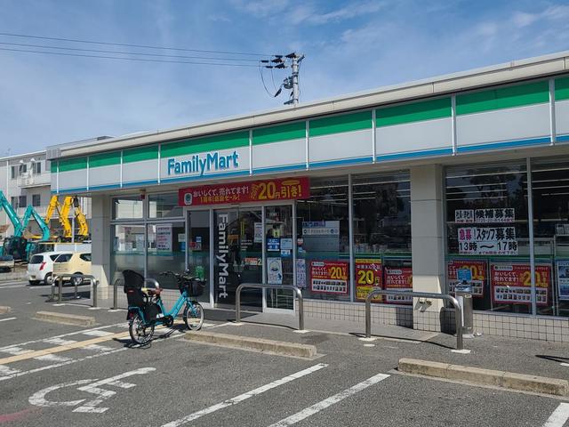 コンビニ　ファミリーマート泉大津虫取町店（コンビニ）まで1017m