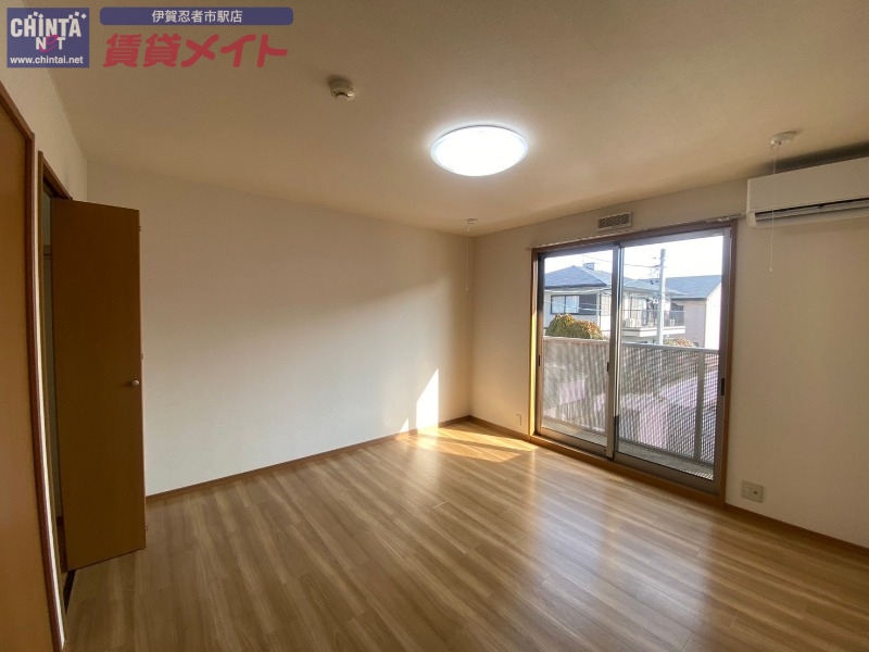 居室・リビング　同型参考写真