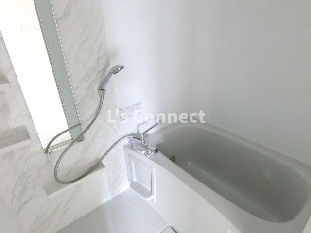 バス・シャワールーム　追焚き、浴室乾燥付きのお風呂。