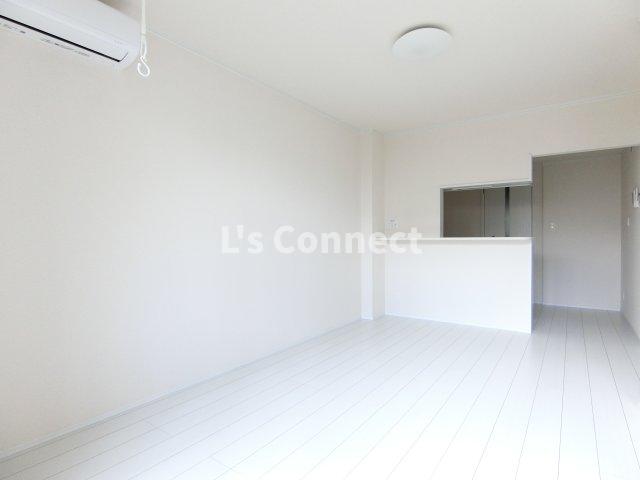 その他部屋・スペース　明るい色合いの内装です。