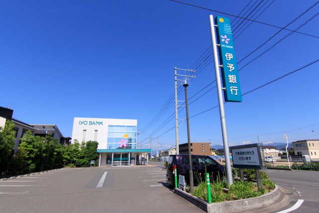 銀行　伊予銀行垣生支店（銀行）まで1200m