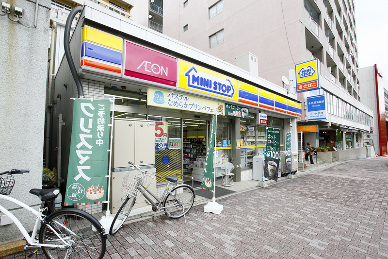 コンビニ　ミニストップ 覚王山駅前店（コンビニ）まで132m