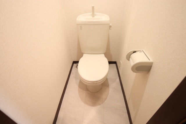 トイレ　※別室の参考写真の為、現況優先です。