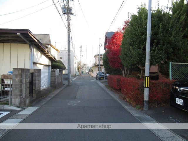 コンビニ　ファミリーマート（コンビニ）まで766m