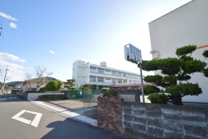 中学校　倉敷市立真備中学校（中学校）まで911m