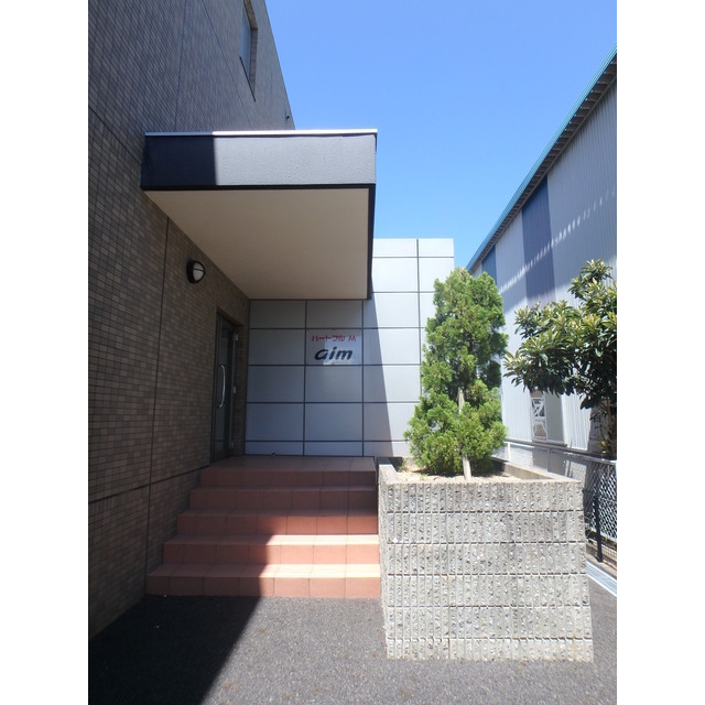 エントランス　落ち着いたエントランスです