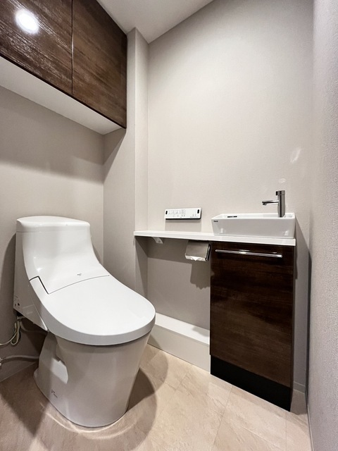 トイレ　温水洗浄便座