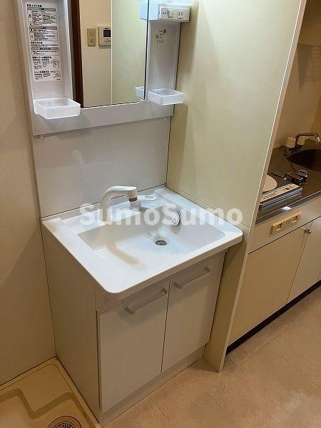 洗面設備　脱衣スペースもあります