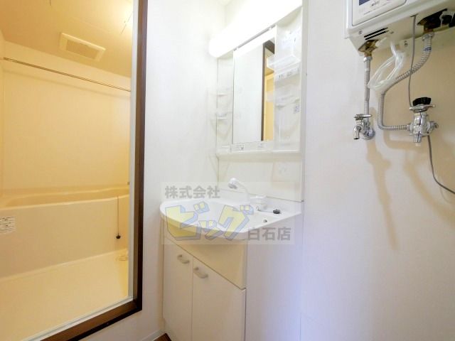 洗面設備　人気設備のシャンプードレッサーを完備しています♪