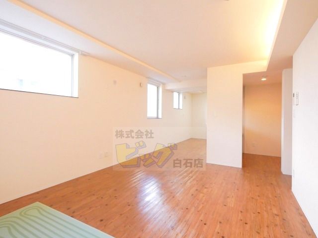 居室・リビング　使いやすい広々としたリビングです♪