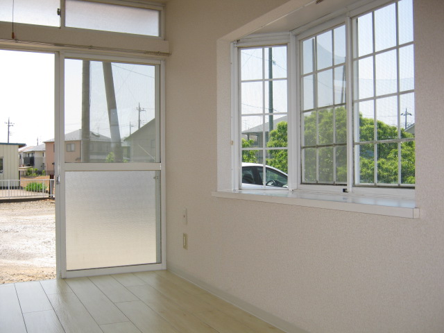 居室・リビング　明るい室内