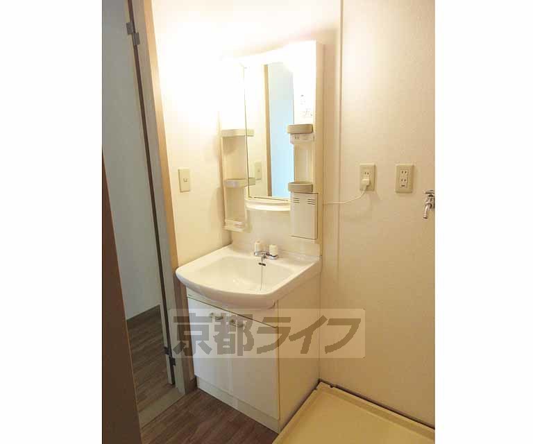 洗面設備　独立洗面台です