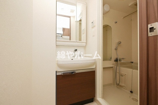 洗面設備　独立洗面台で身支度をすべて済ませてしまいましょう