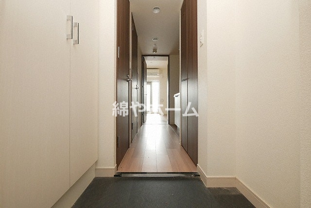 玄関　収納もある玄関です