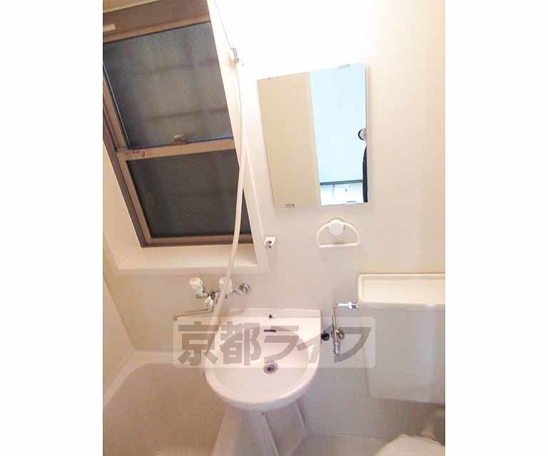 洗面設備　綺麗な洗面台です