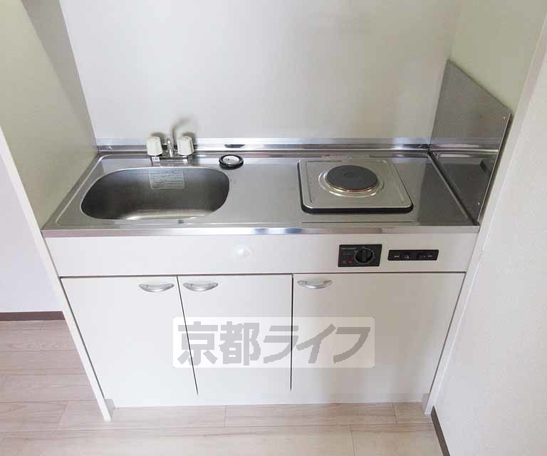 キッチン　収納付きのキッチンです