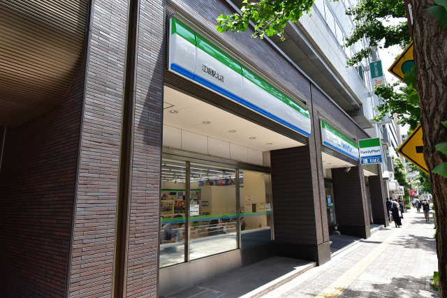 コンビニ　ファミリーマート江坂駅北店（コンビニ）まで309m