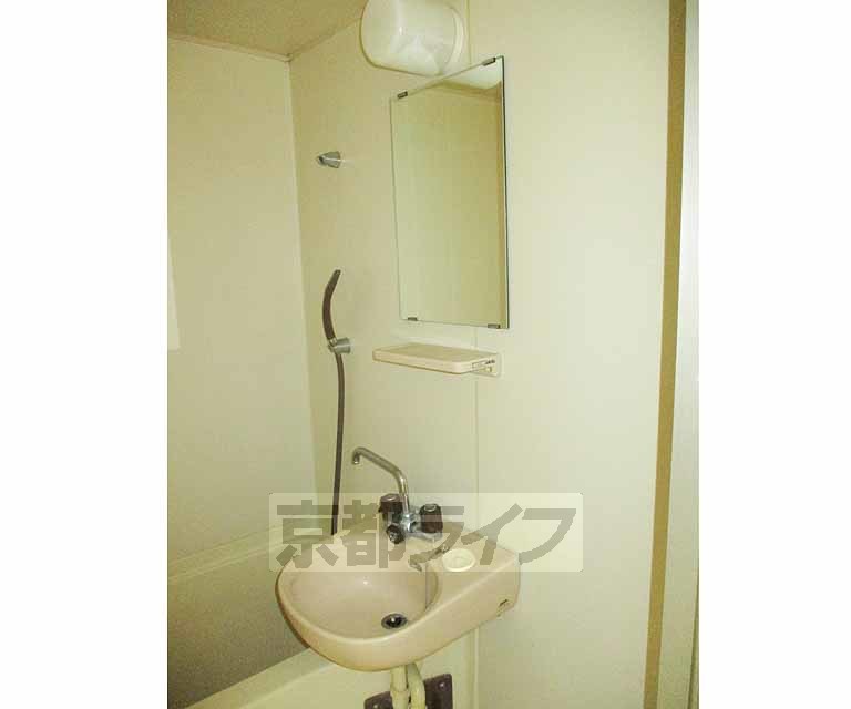 洗面設備　開放感あります。