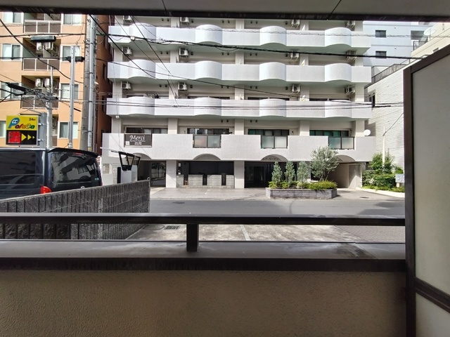 眺望　☆バルコニー前は駐車場です☆