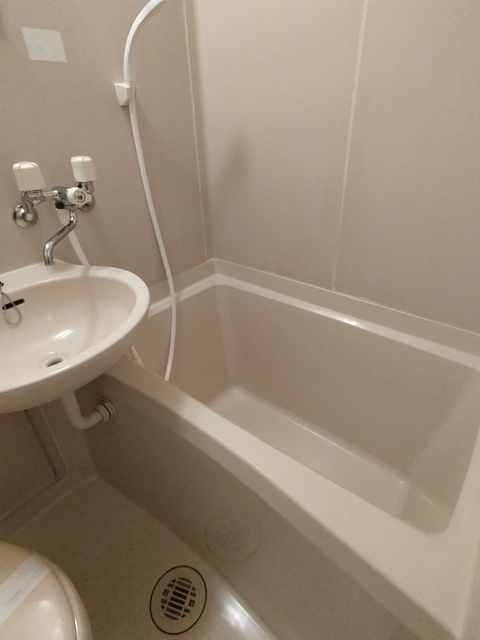 バス・シャワールーム　☆清潔感のある浴槽です☆